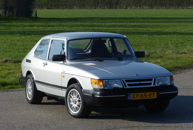 Saab 900