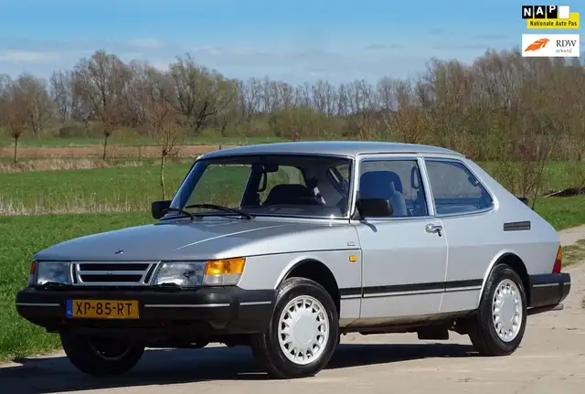 Saab 900