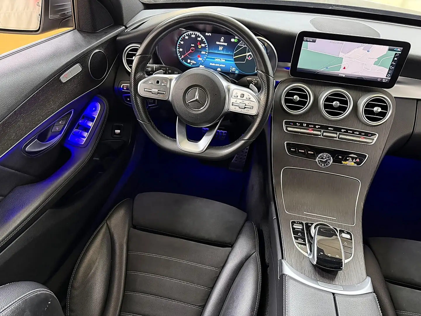 Mercedes-Benz C 220 d T Aut. ///AMG-Line_Pano_Viertual_ Grau - 2