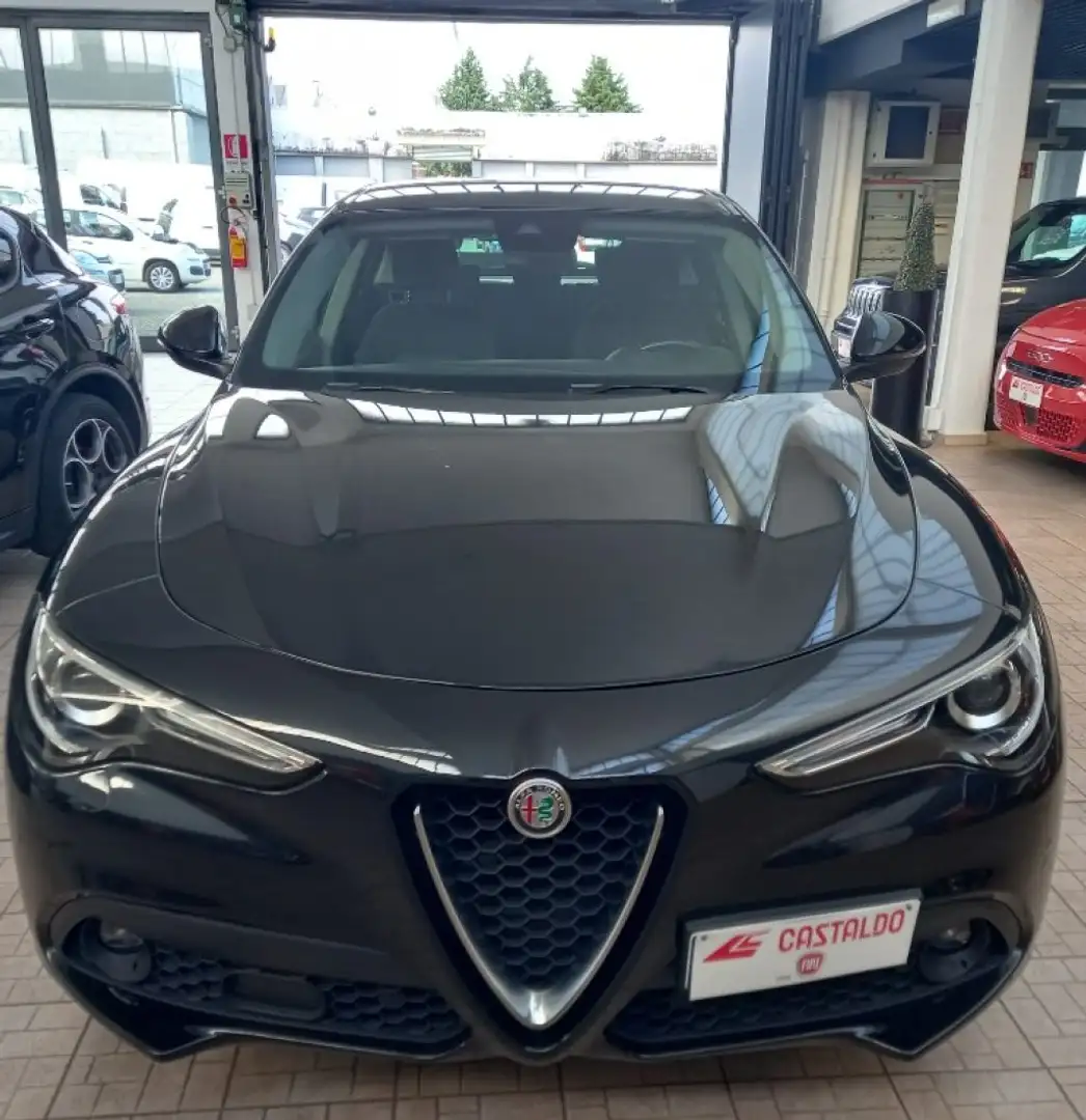 Alfa Romeo Stelvio 2.2 Turbodiesel 190 CV AT8 Q4 Business Zwart - 1