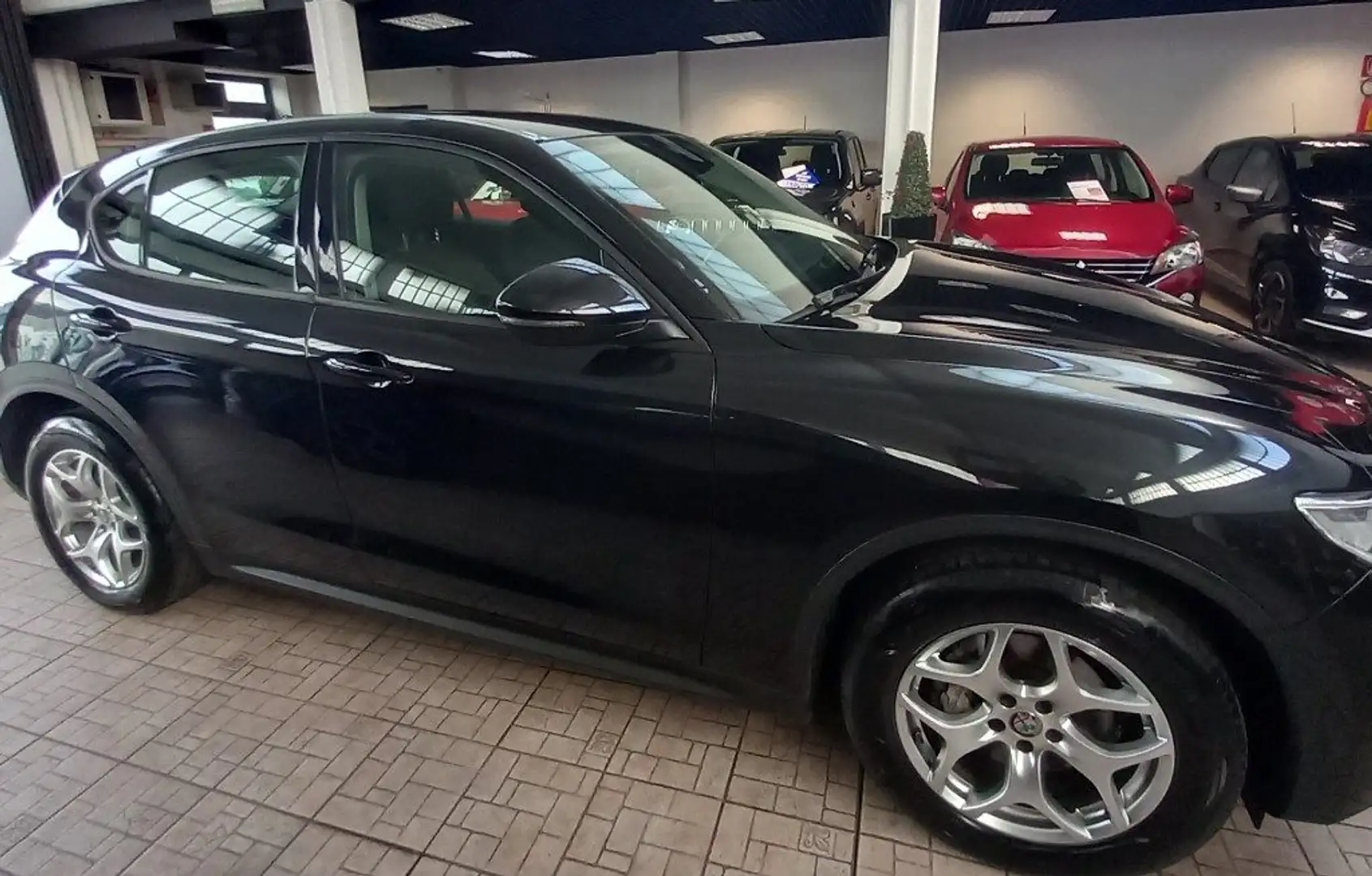 Alfa Romeo Stelvio 2.2 Turbodiesel 190 CV AT8 Q4 Business Zwart - 2