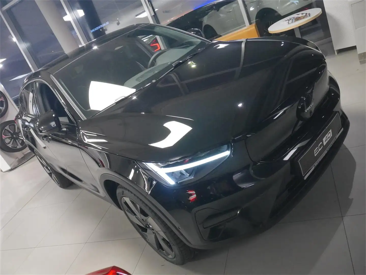 Volvo EC40 Single Extended Range Ultra Black Edition Schwarz - 1