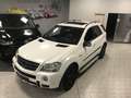 Mercedes-Benz ML 55 AMG 387 CV BIANCO PERLA CARBON LOOK “ PACK 63 AMG “ Weiß - thumbnail 3