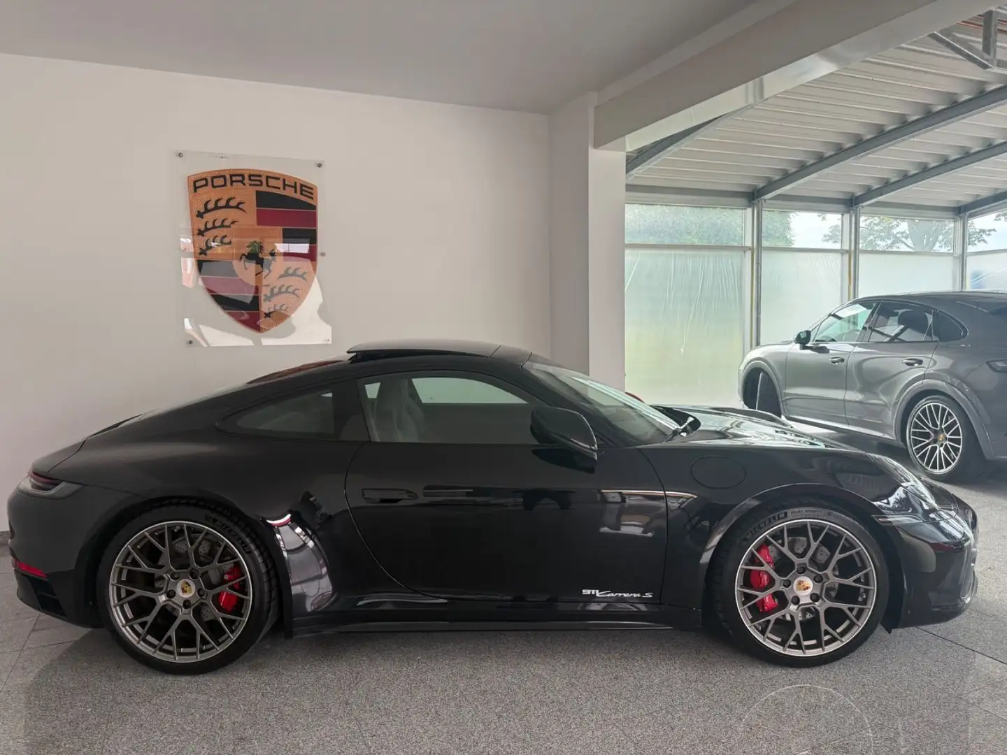 Porsche 992 S  Coupe- SPORT  PAKET + SPORT DESIGN PAKET Schwarz - 1
