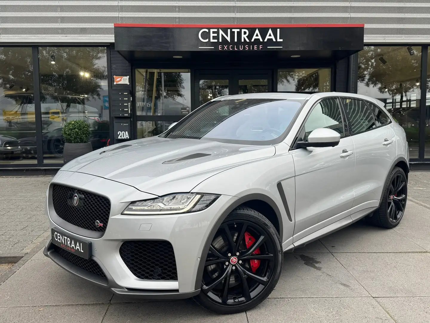 Jaguar F-Pace SVR 5.0 V8 AWD 550PK|Pano|Carbon|Meridian|Head-Up| Argent - 1