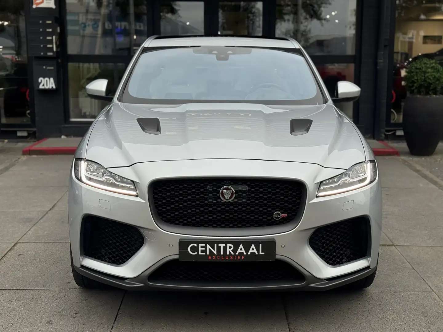 Jaguar F-Pace SVR 5.0 V8 AWD 550PK|Pano|Carbon|Meridian|Head-Up| Argent - 2