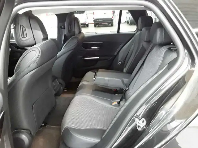 Mercedes-Benz C-Class view 13