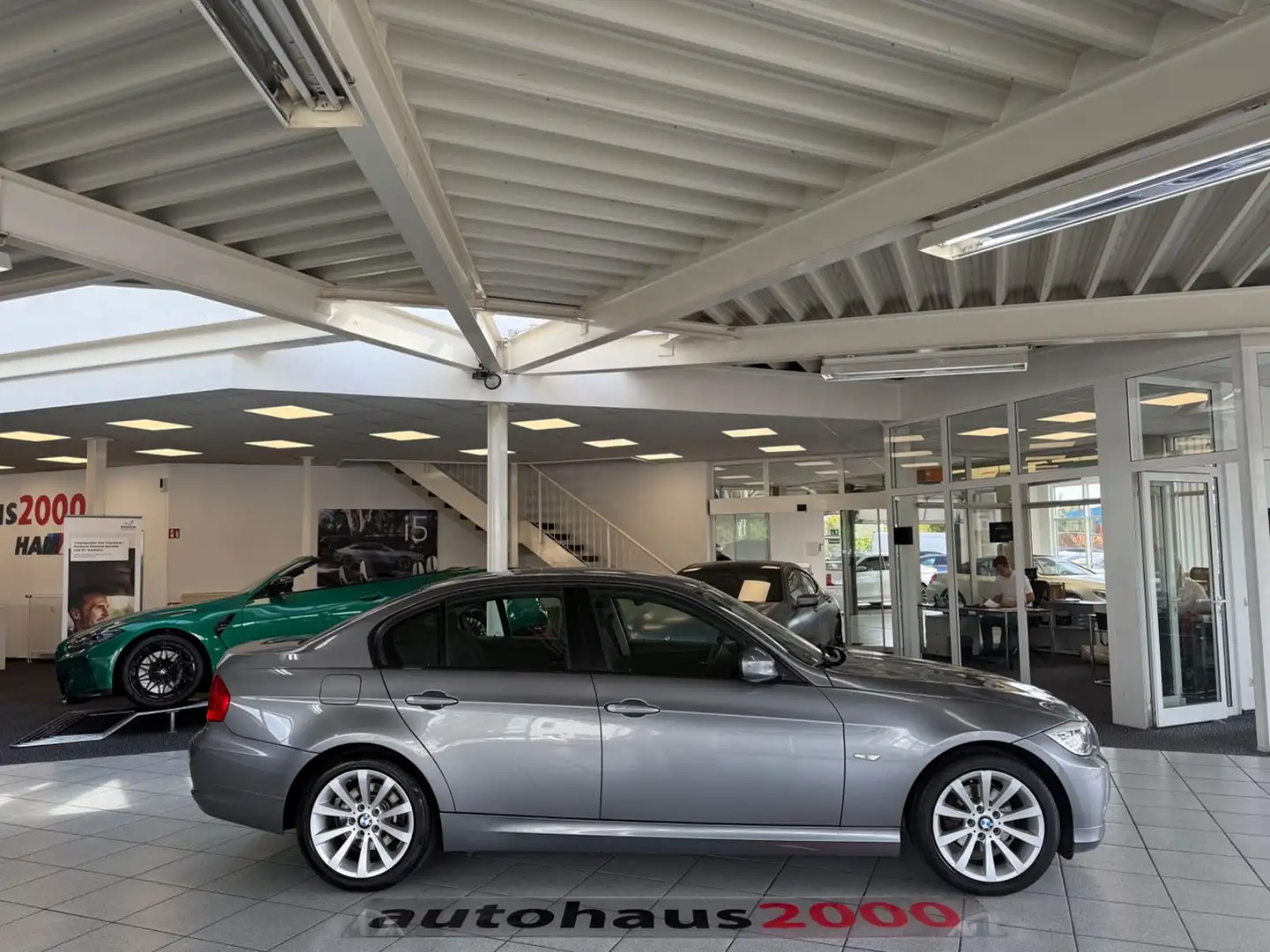 BMW 318 i Lim. Gris - 2