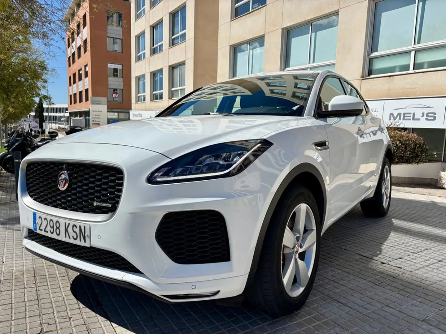 Jaguar E-Pace 2.0 RDynamic 4WD aut 200cv Blanc - 1