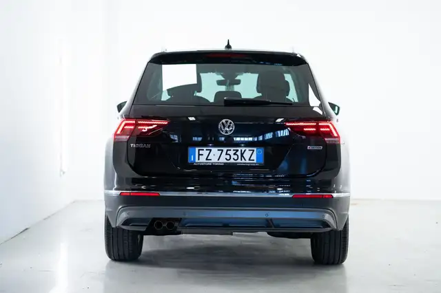 Volkswagen Tiguan view 4