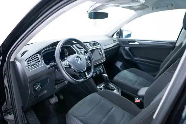 Volkswagen Tiguan view 5