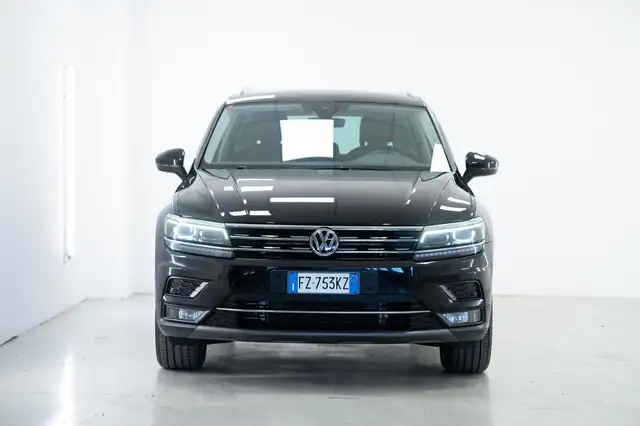 Volkswagen Tiguan view 3