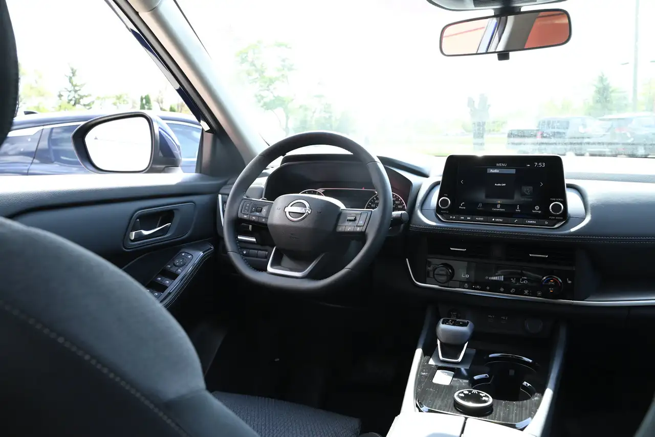Nissan Rogue снимка Nissan Rogue