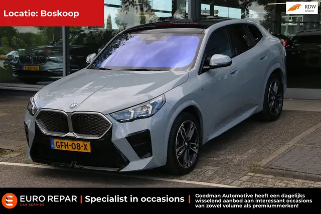 BMW iX2 EDrive20 67 kWh M-PAKKET NL-AUTO NAP PANO-DAK!