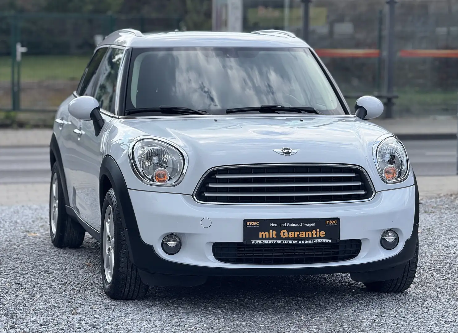 MINI Cooper D Countryman Cooper D*1.Hand*NAVI*PDC*AHK*DAB*USB* Weiß - 1