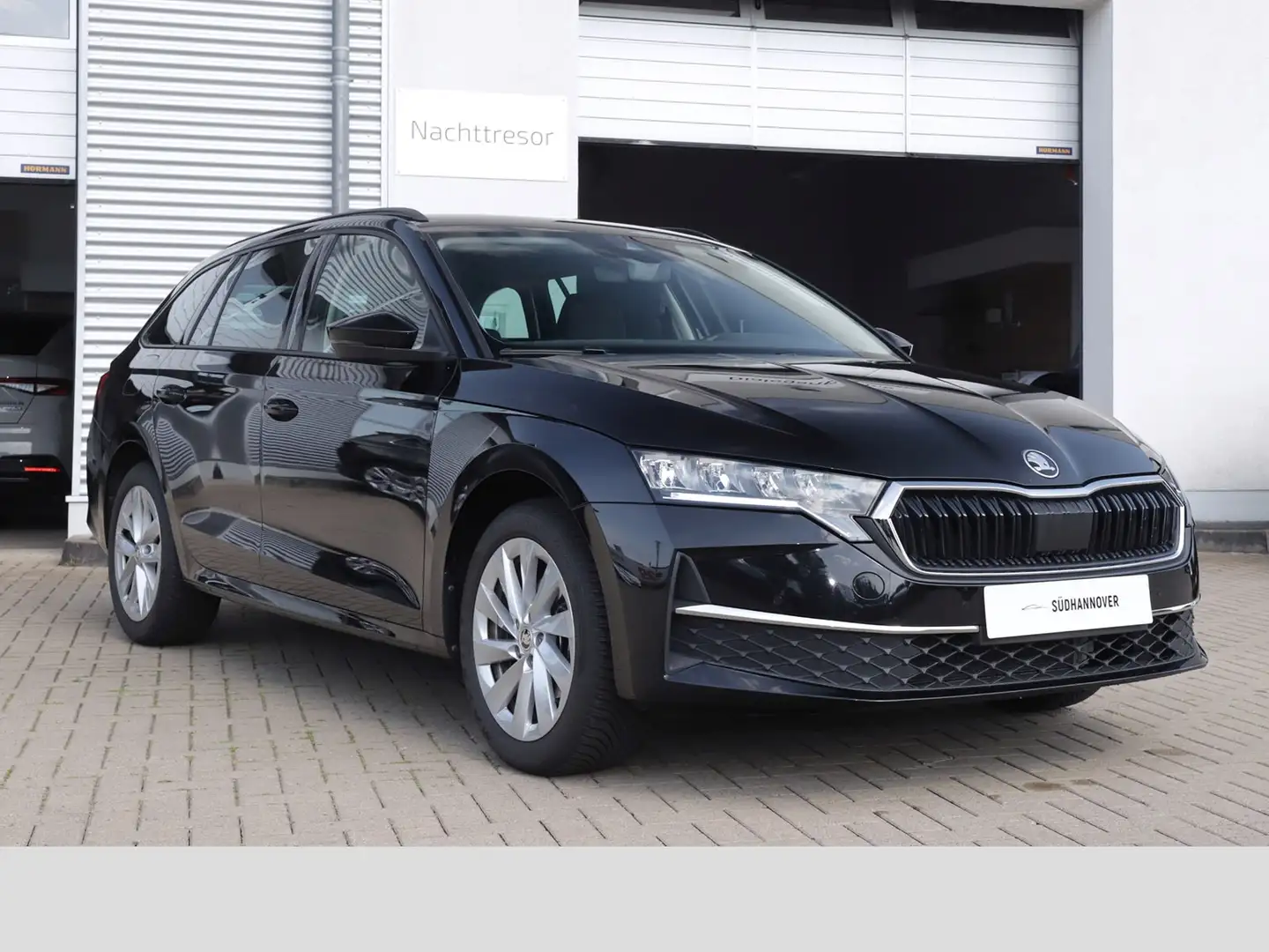 Skoda Octavia Combi Selection 1.5 NAVI+LED+SHZ+PDC+GRA Noir - 2