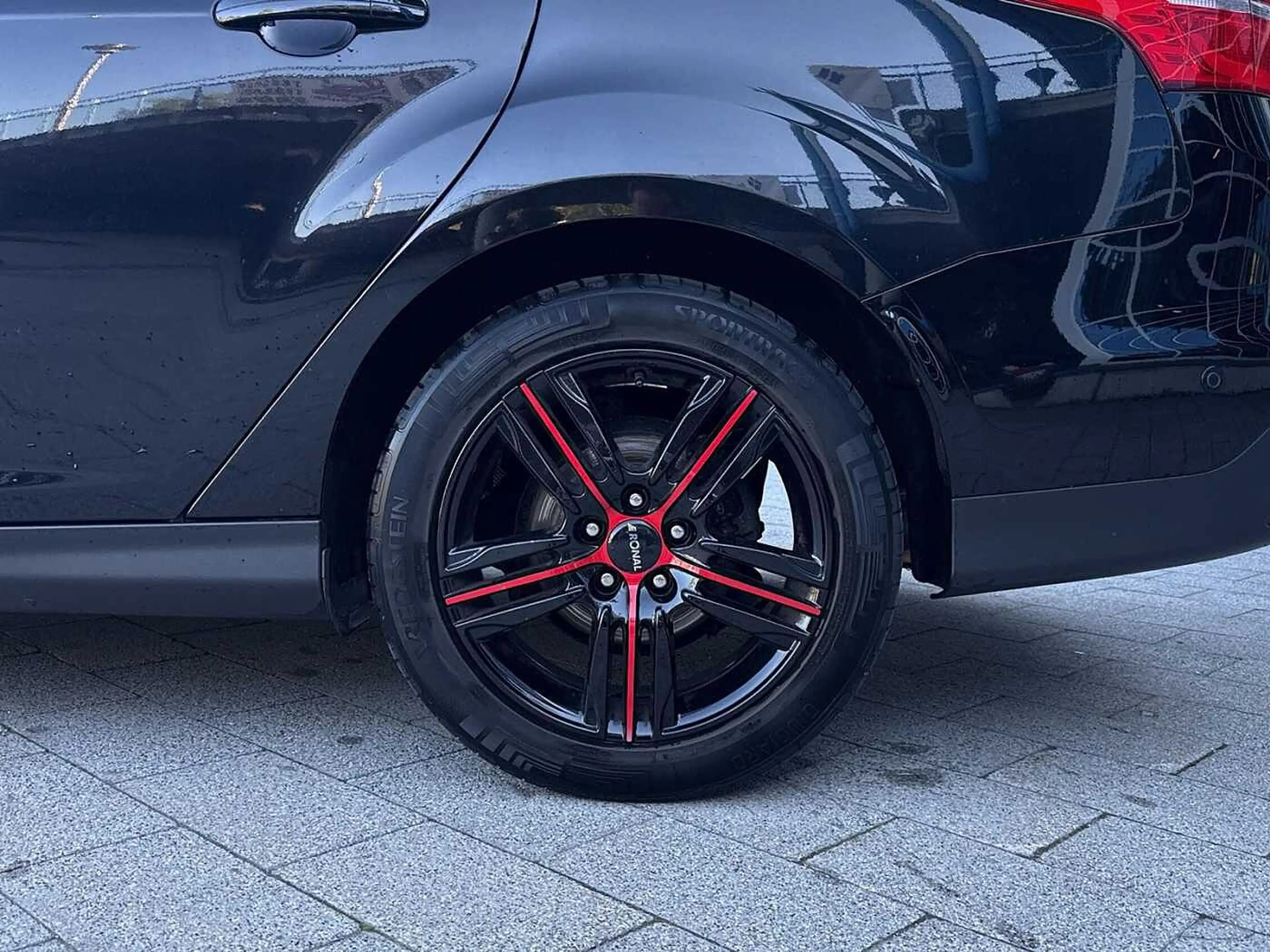 Ford Focus Turnier 1.5 EcoBoost Titanium — photo 9
