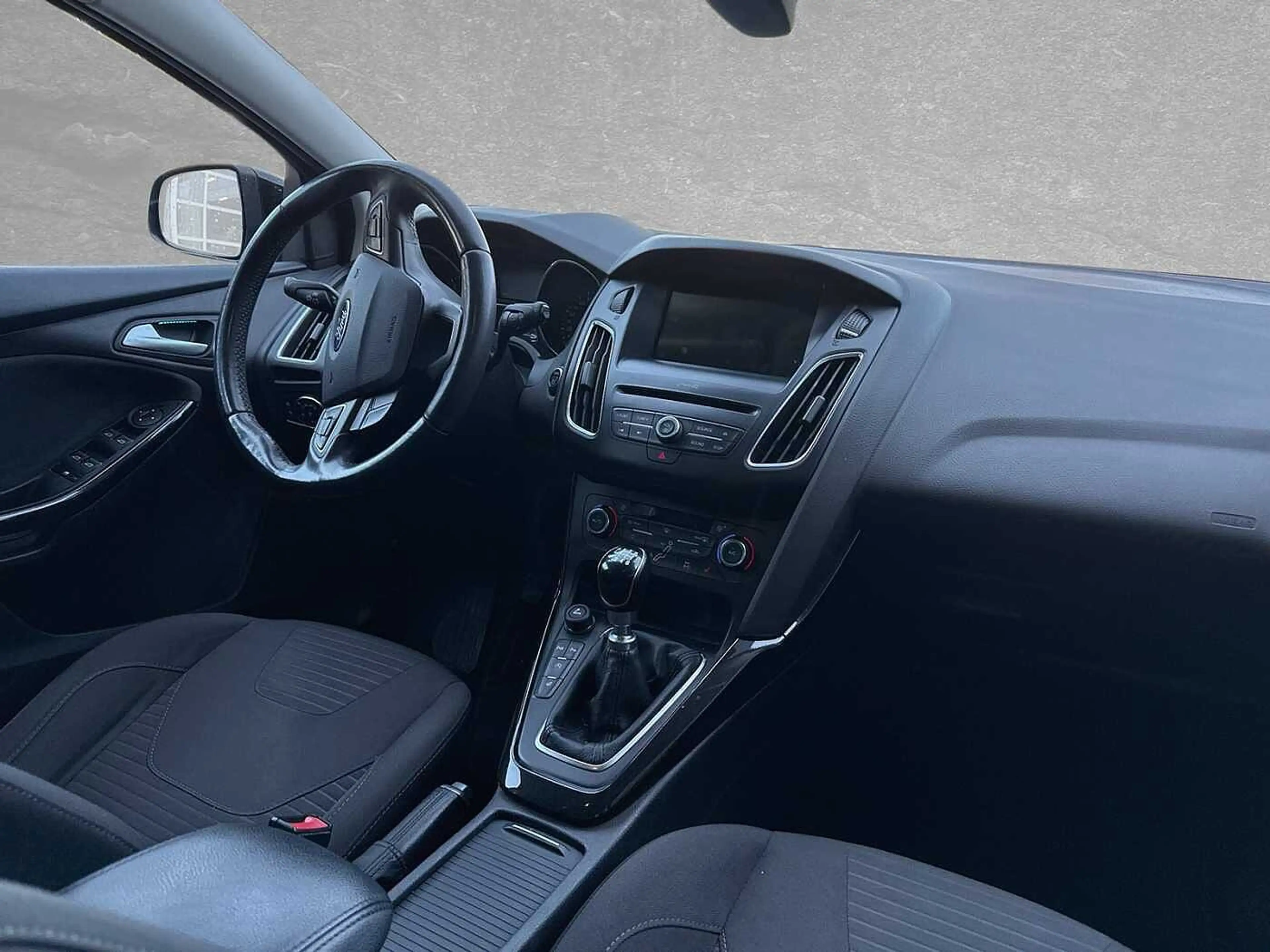 Ford Focus Turnier 1.5 EcoBoost Titanium — photo 4