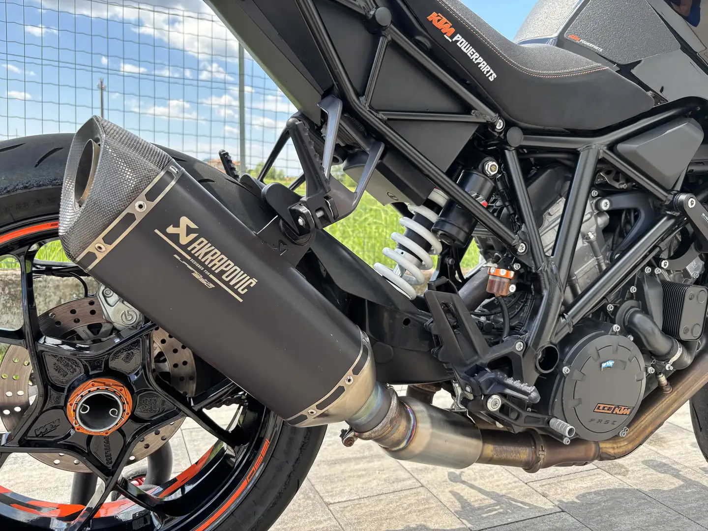 KTM 1290 Super Duke R - 1