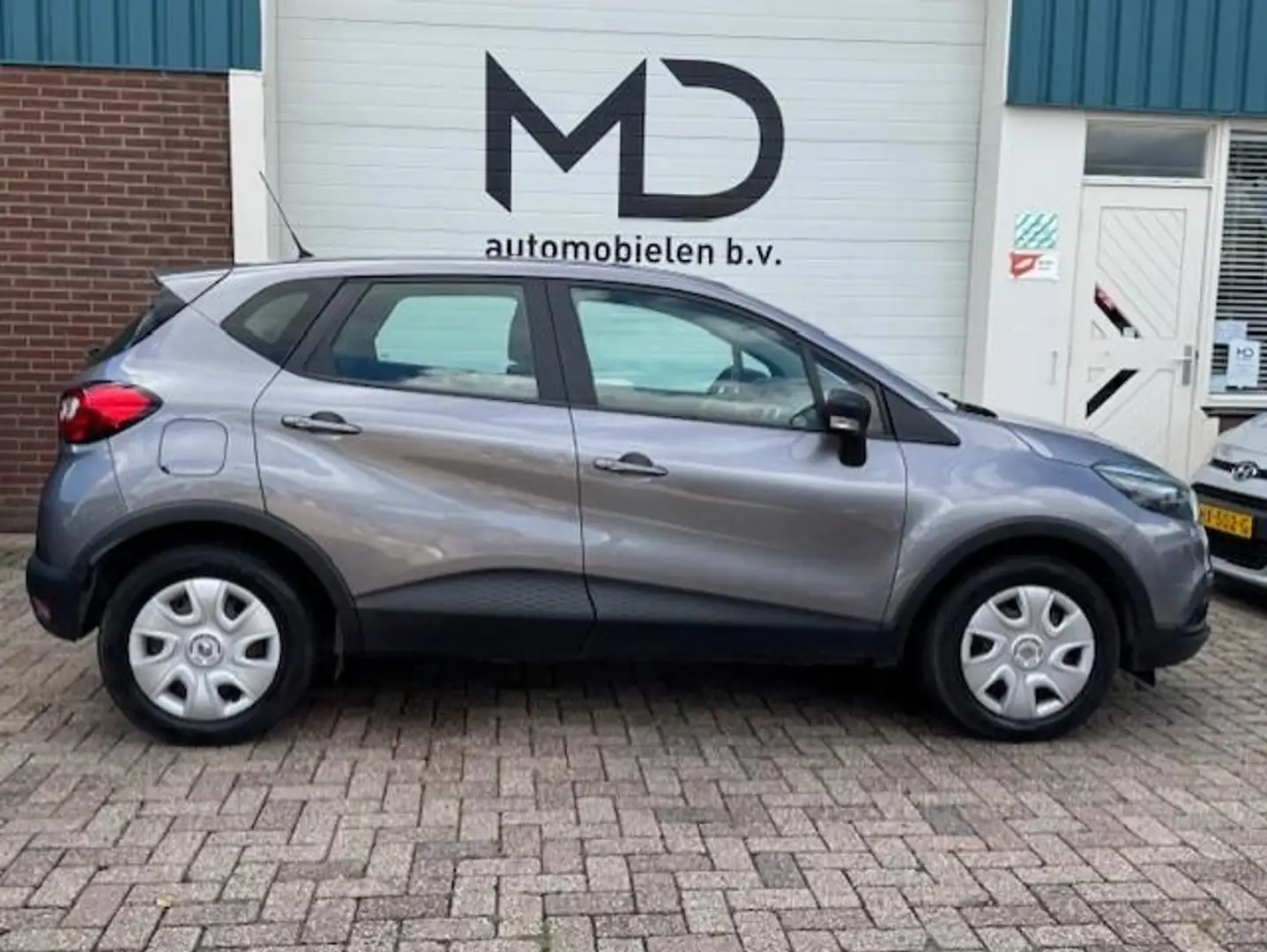 Renault Captur 1.5 dCi Authentique - Cruise - LED - Trekhaak Gris - 2
