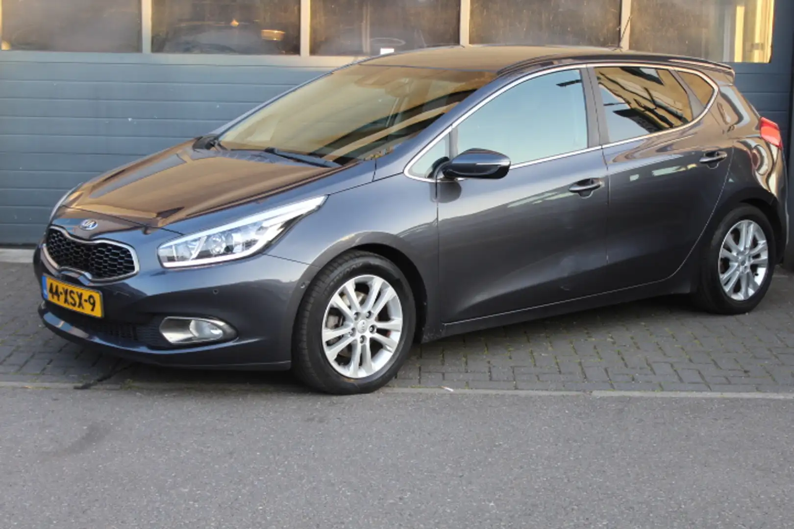 Kia Ceed / cee'd 1.6 GDI Super Pack Climate control, Camera, Cruise Grijs - 1