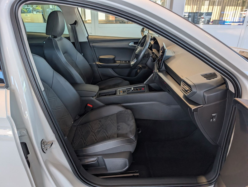 SEAT Leon ST Style*DSG*Virtual*CarPlay*LED*KAM* — photo 3