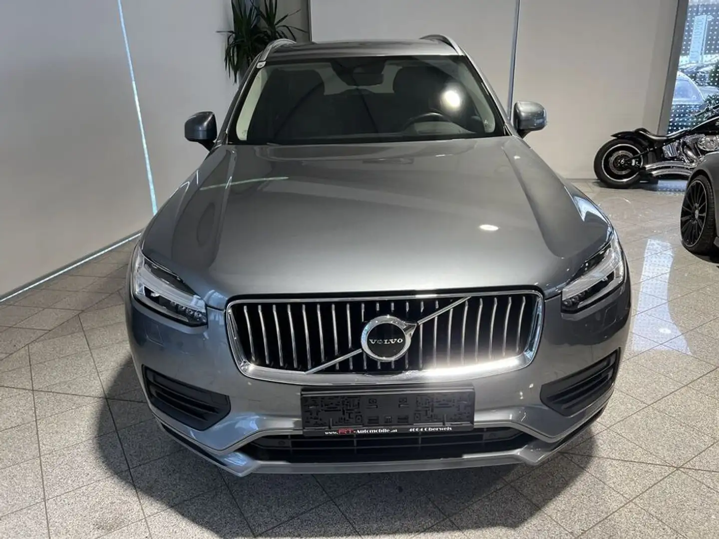 Volvo XC90 2.0 Momentum Pro AWD 7 Sitze Grau - 2
