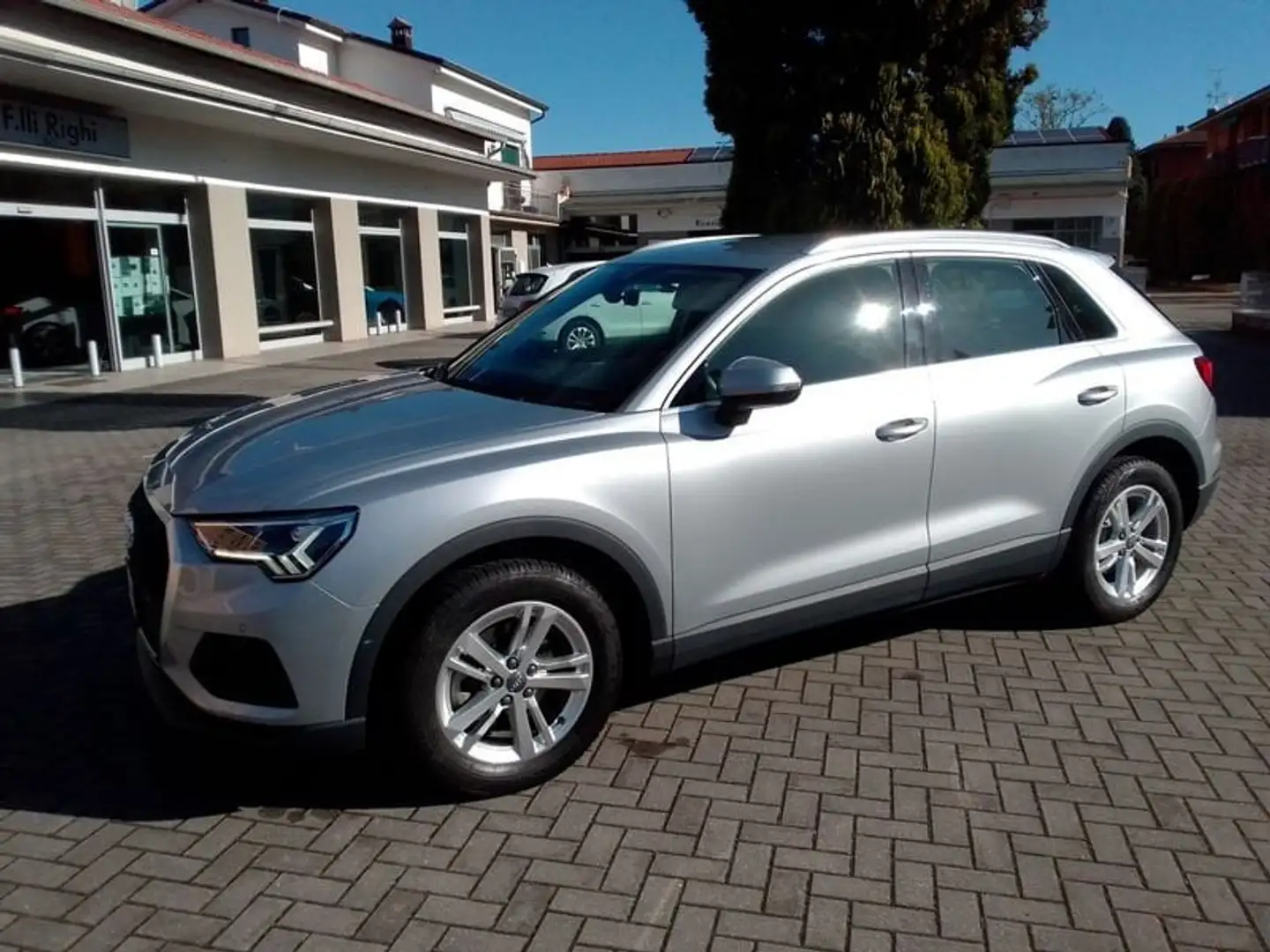 Audi Q3 35 TDI S tronic Business Zilver - 1