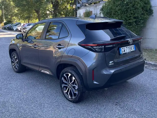 Toyota Yaris Cross view 3