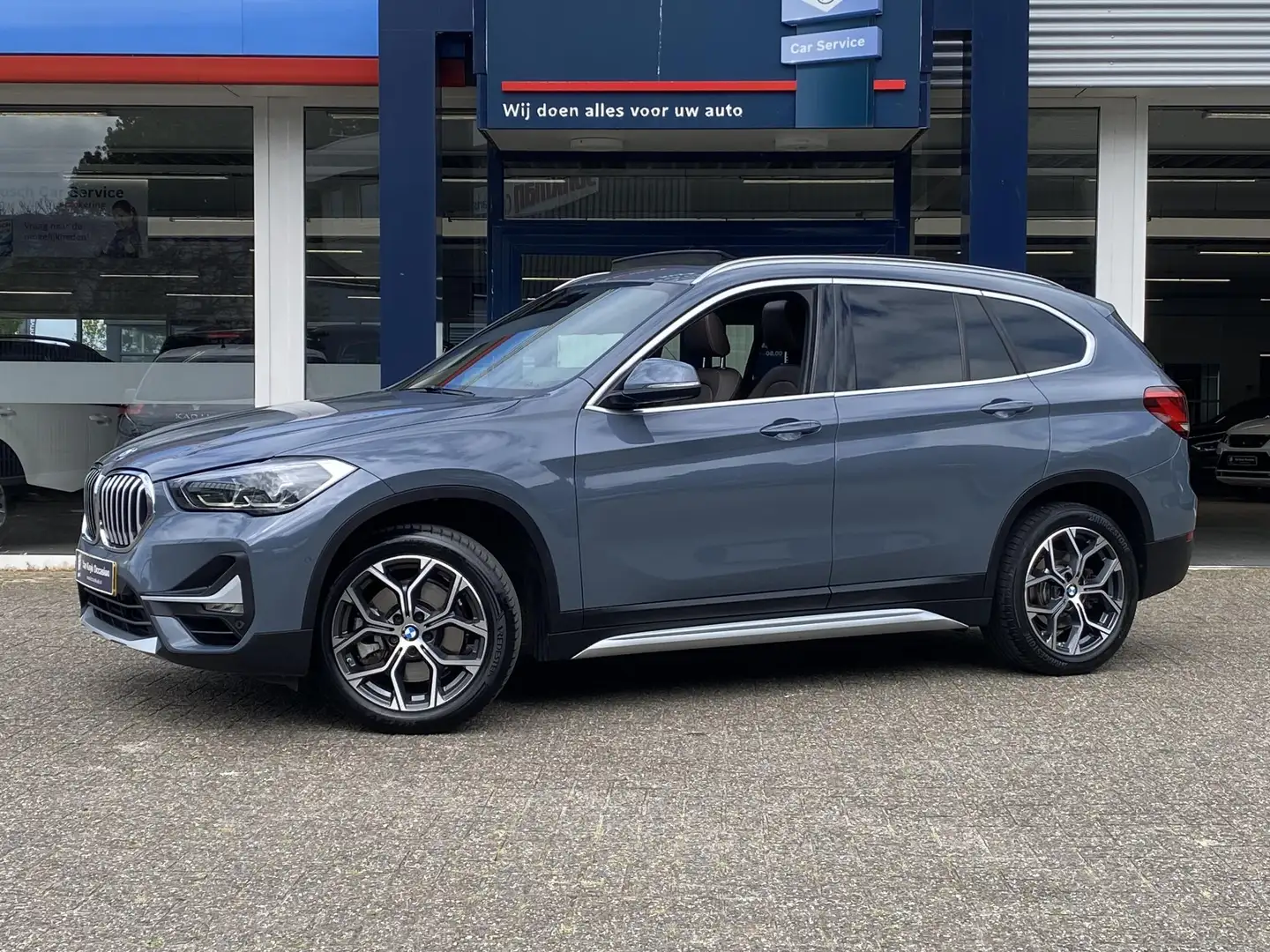 BMW X1 sDrive20i Business Edition Plus / Automaat / NL-Au Gris - 2