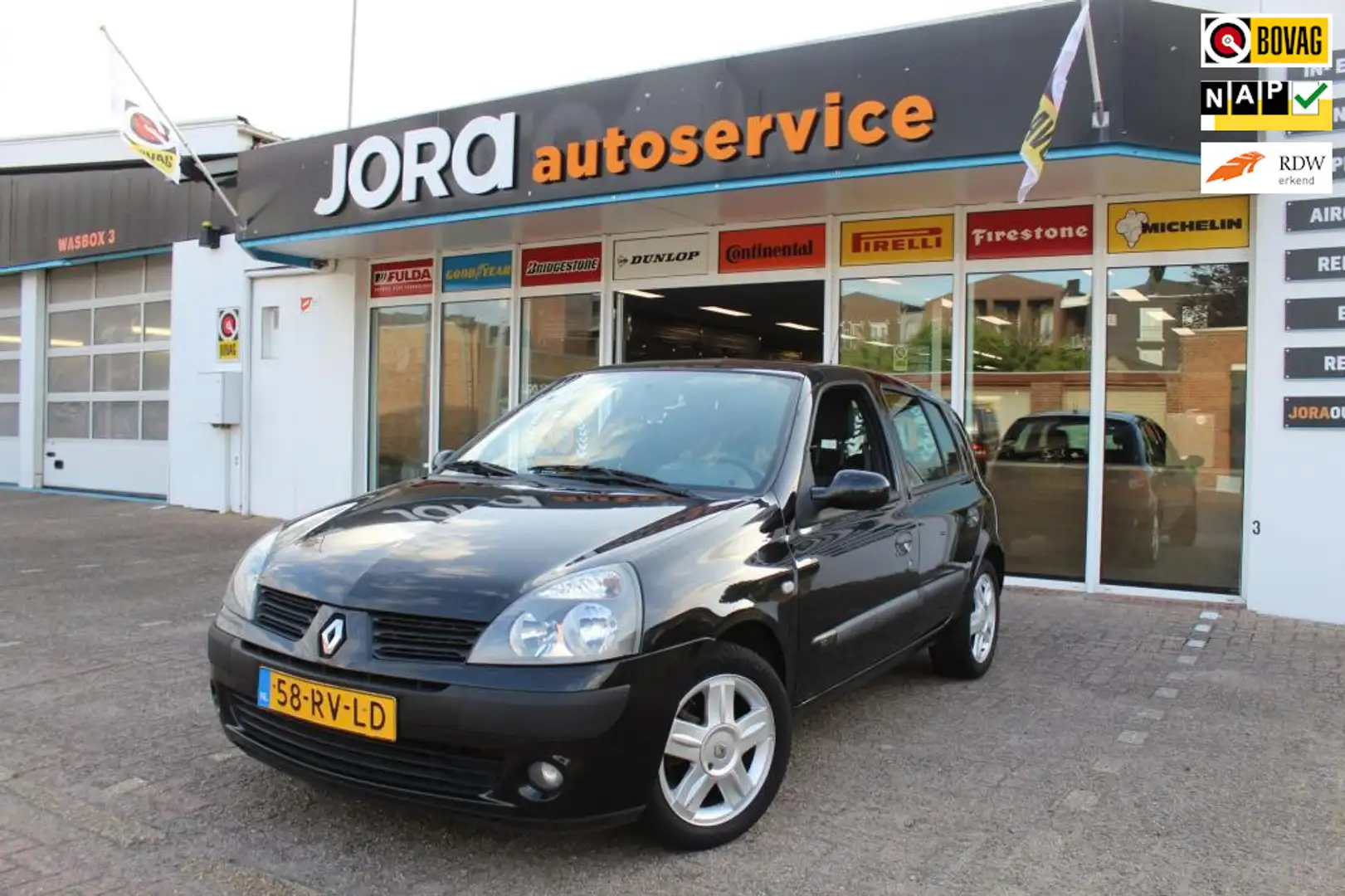 Renault Clio 1.2-16V Authentique Comfort Zwart - 1