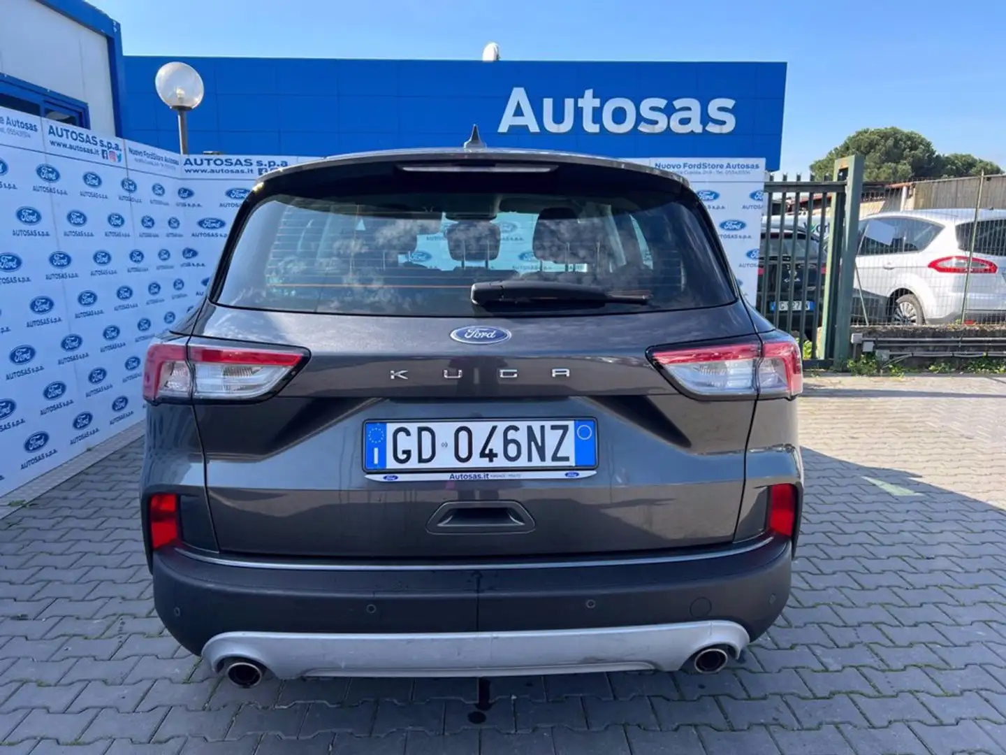 Ford Kuga 1.5 EcoBlue 120 CV aut. 2WD Connect Gris - 2