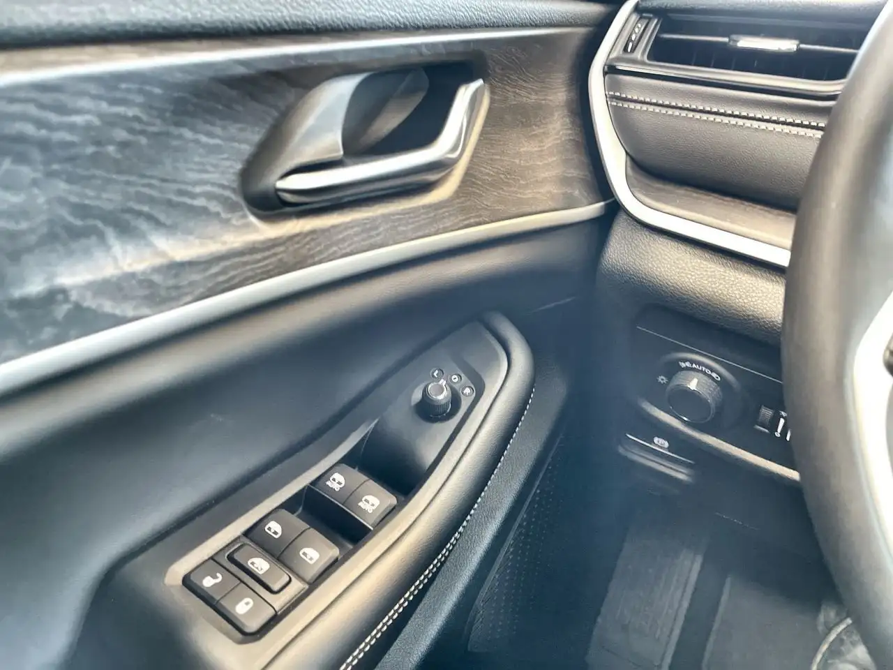 Jeep Grand Cherokee снимка Jeep Grand Cherokee