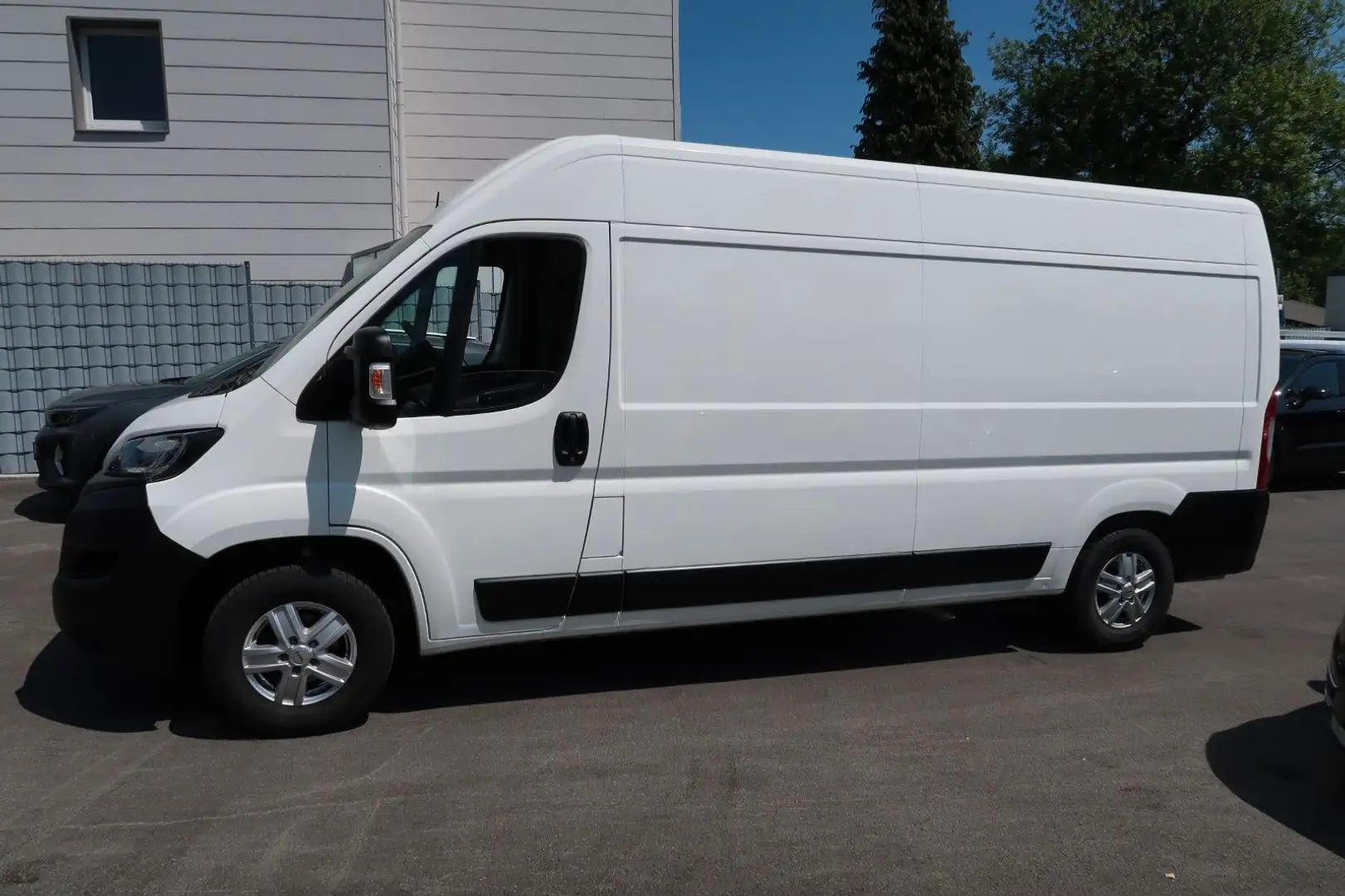Peugeot Boxer 335 L3H2 Pro BlueHDi 140 S # Navi # Regale Bianco - 2