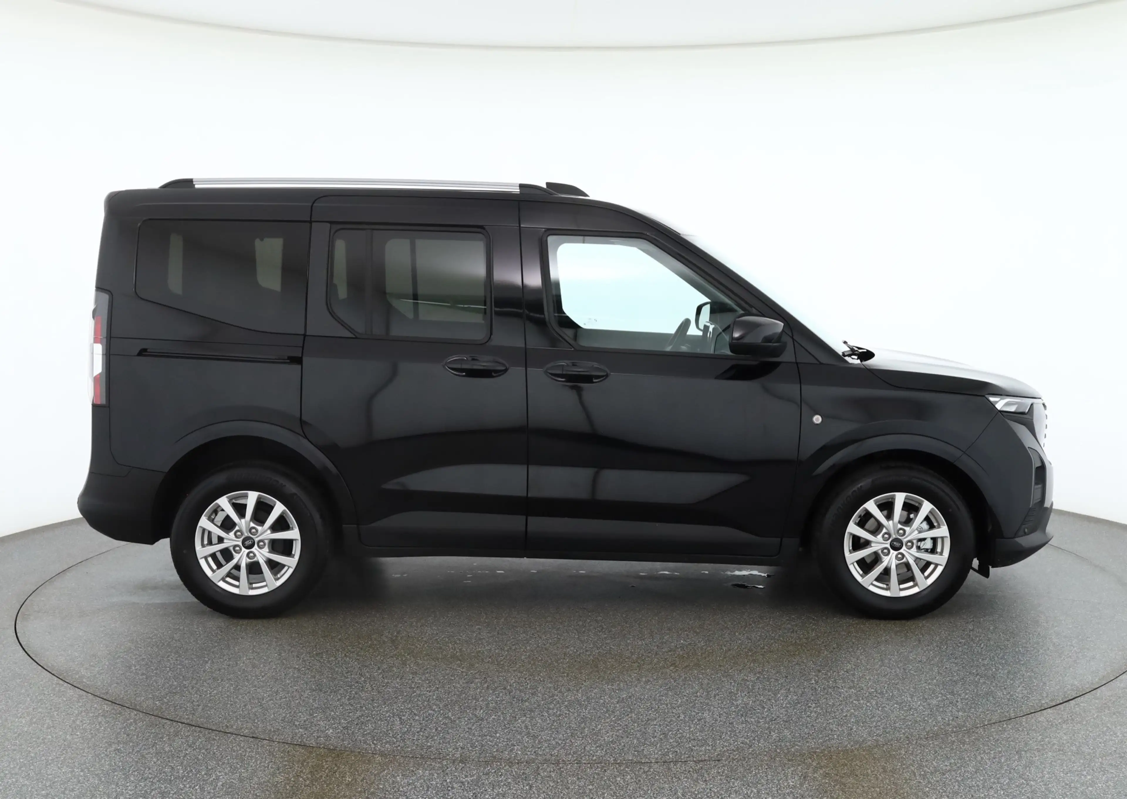 Ford Tourneo Courier Titanium 1.0 EB Aut. Kamera SItzhe — photo 6