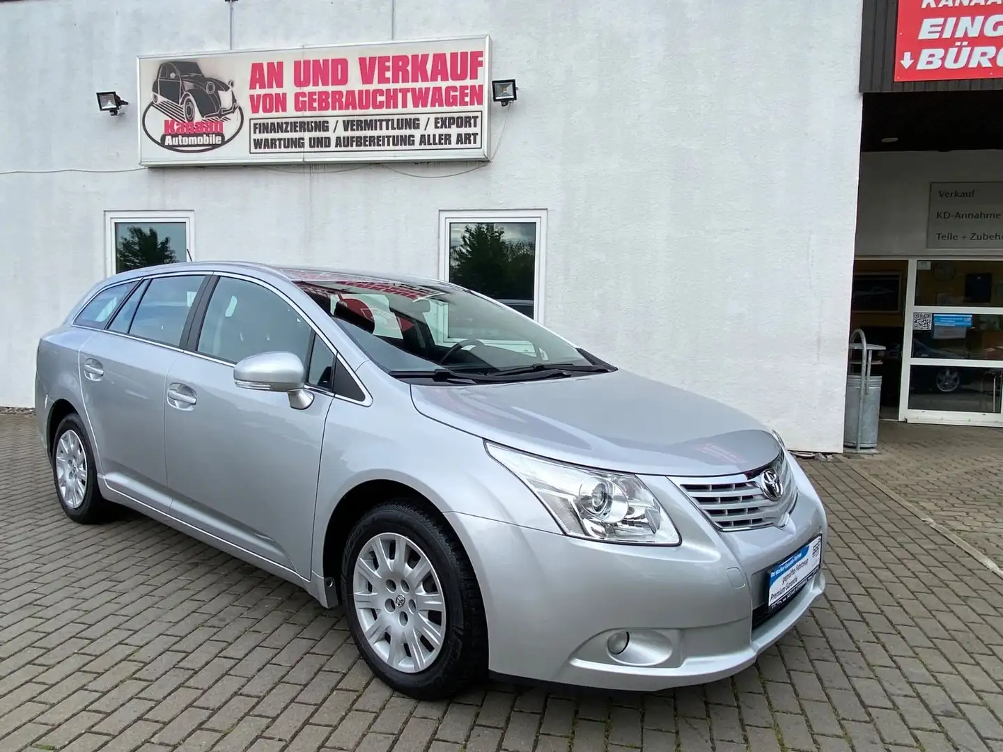 Toyota Avensis Kombi Edition 1.8 / NAVI/ Klimaautomatik Silber - 2