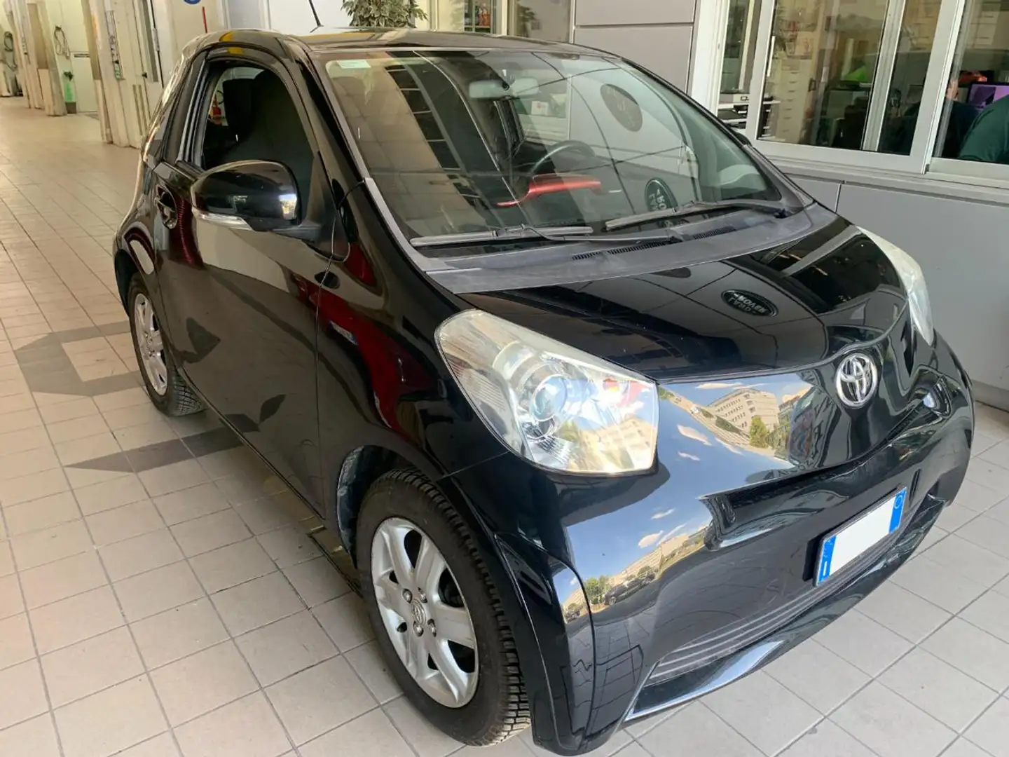 Toyota iQ 1.0i 68Cv C/Aut. 'Unip Nero - 2