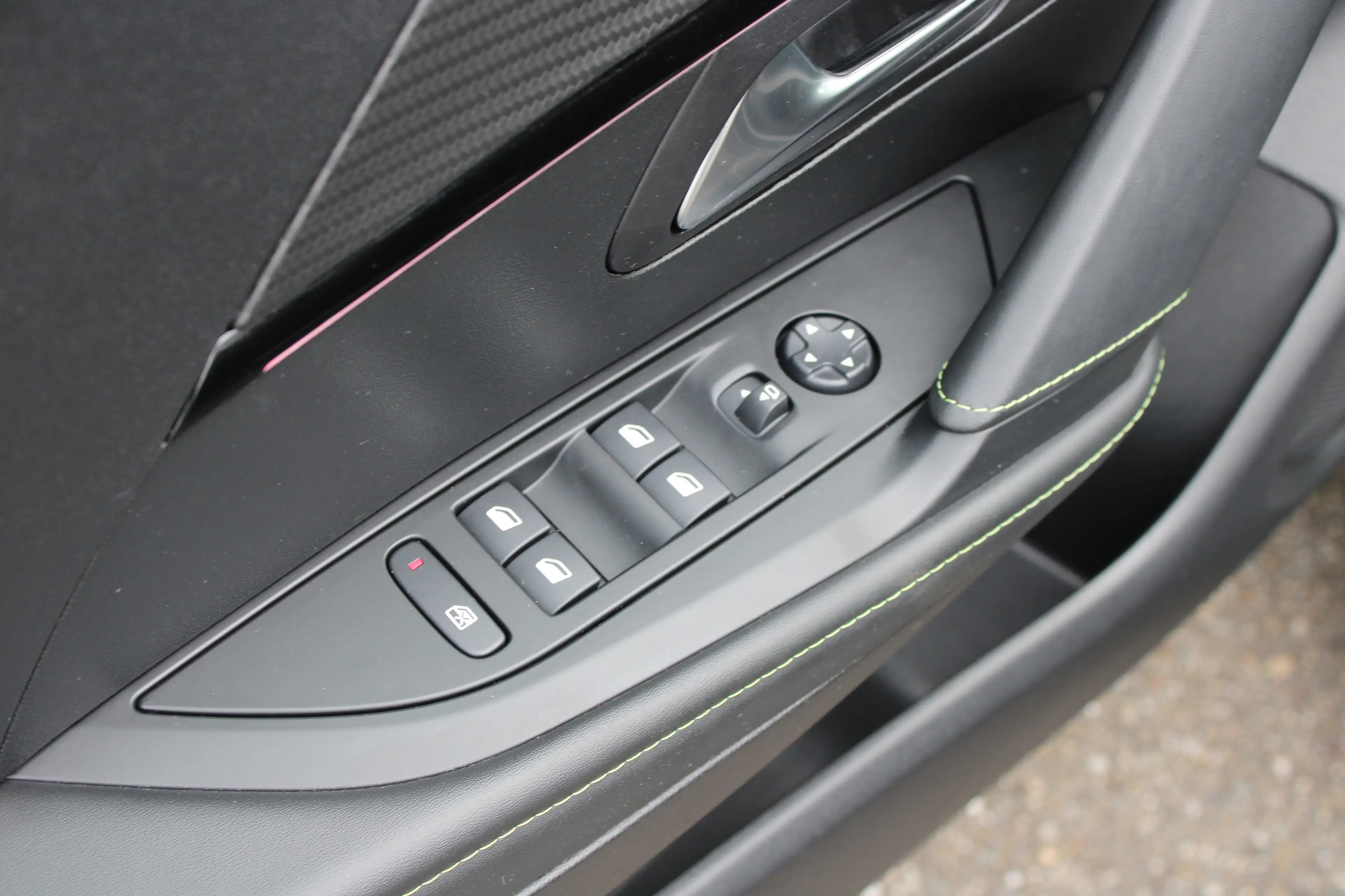Peugeot 208 1.2 PureTech 130pk EAT8 GT | Automaat | Panoramada — photo 16