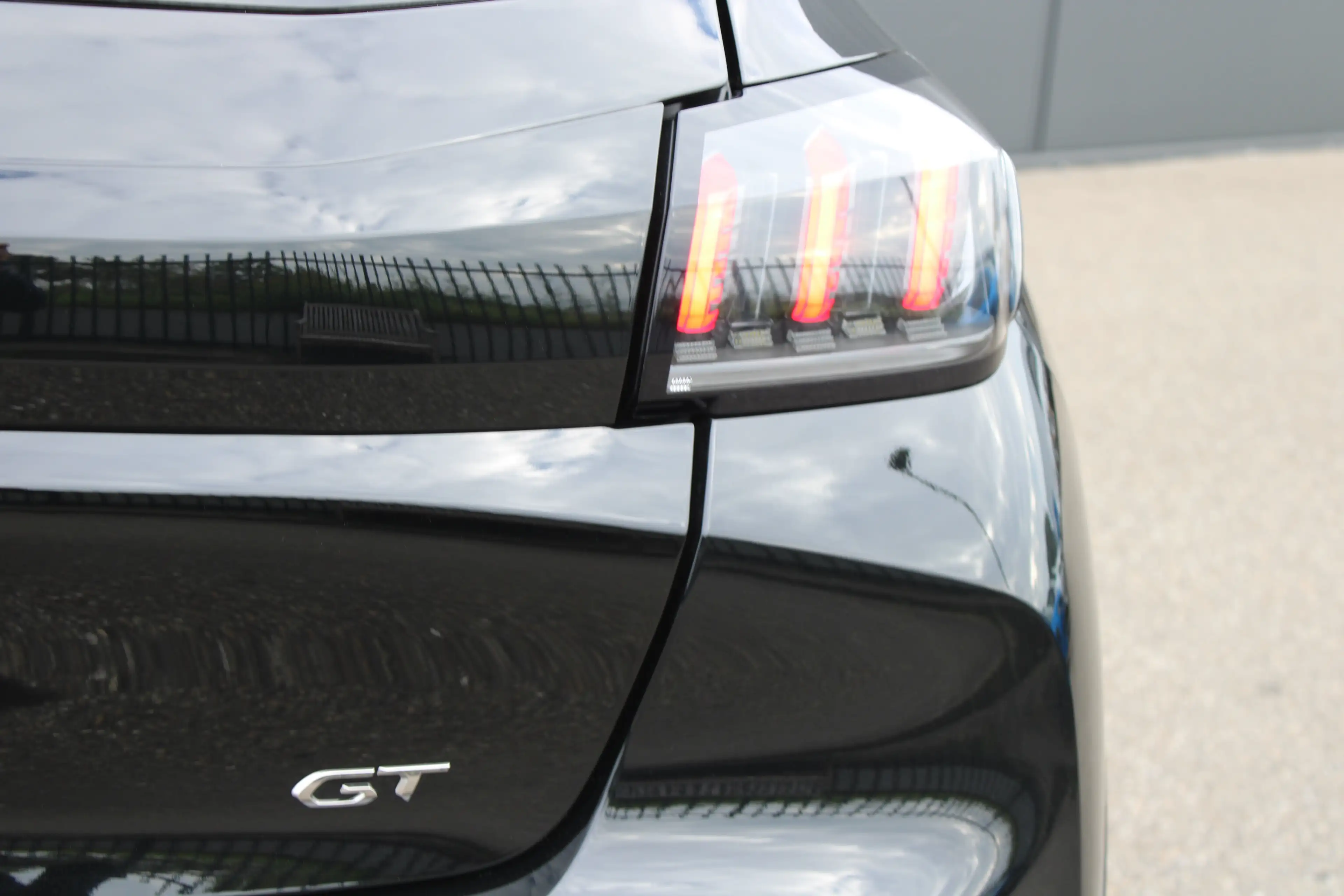 Peugeot 208 1.2 PureTech 130pk EAT8 GT | Automaat | Panoramada — photo 33
