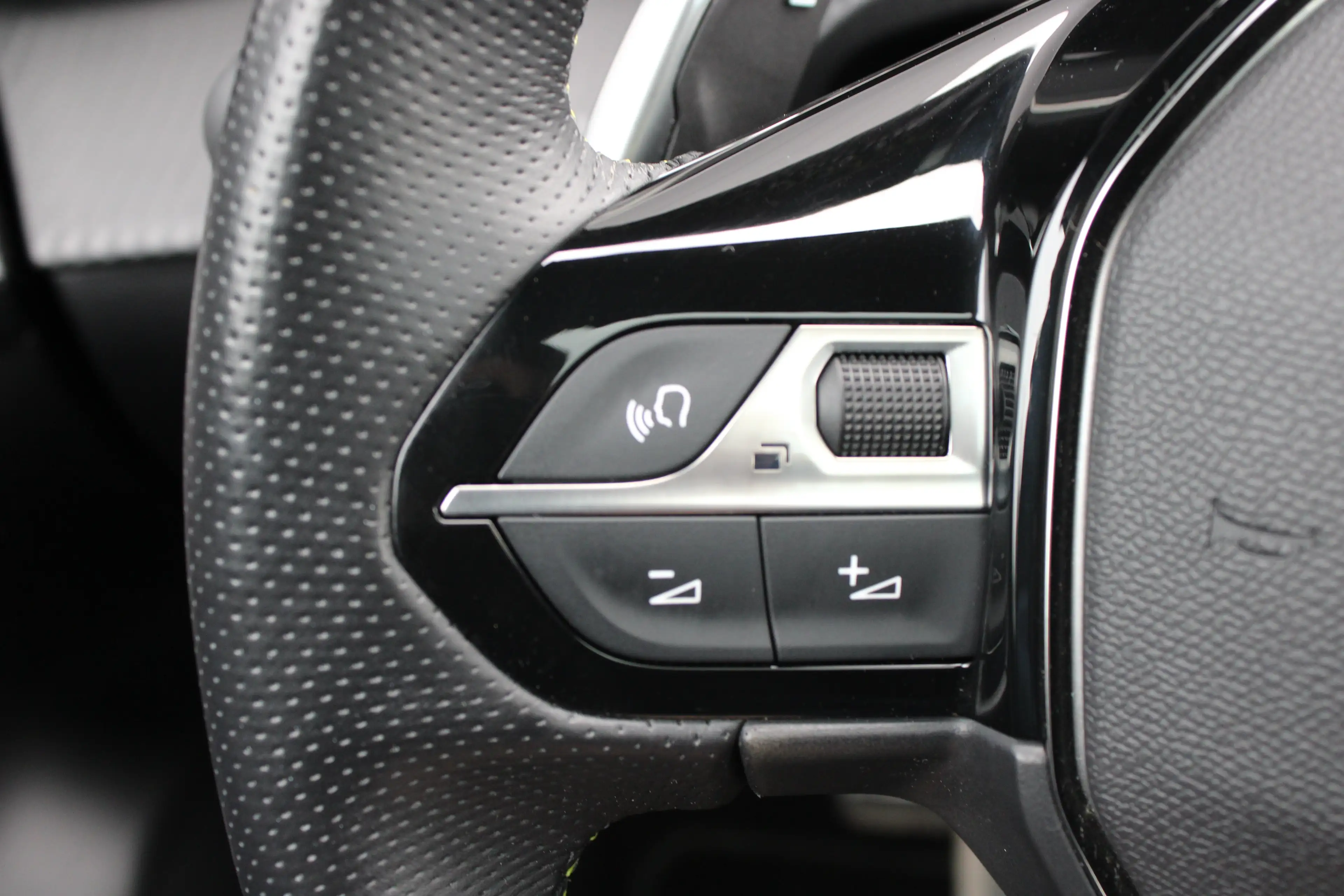 Peugeot 208 1.2 PureTech 130pk EAT8 GT | Automaat | Panoramada — photo 22