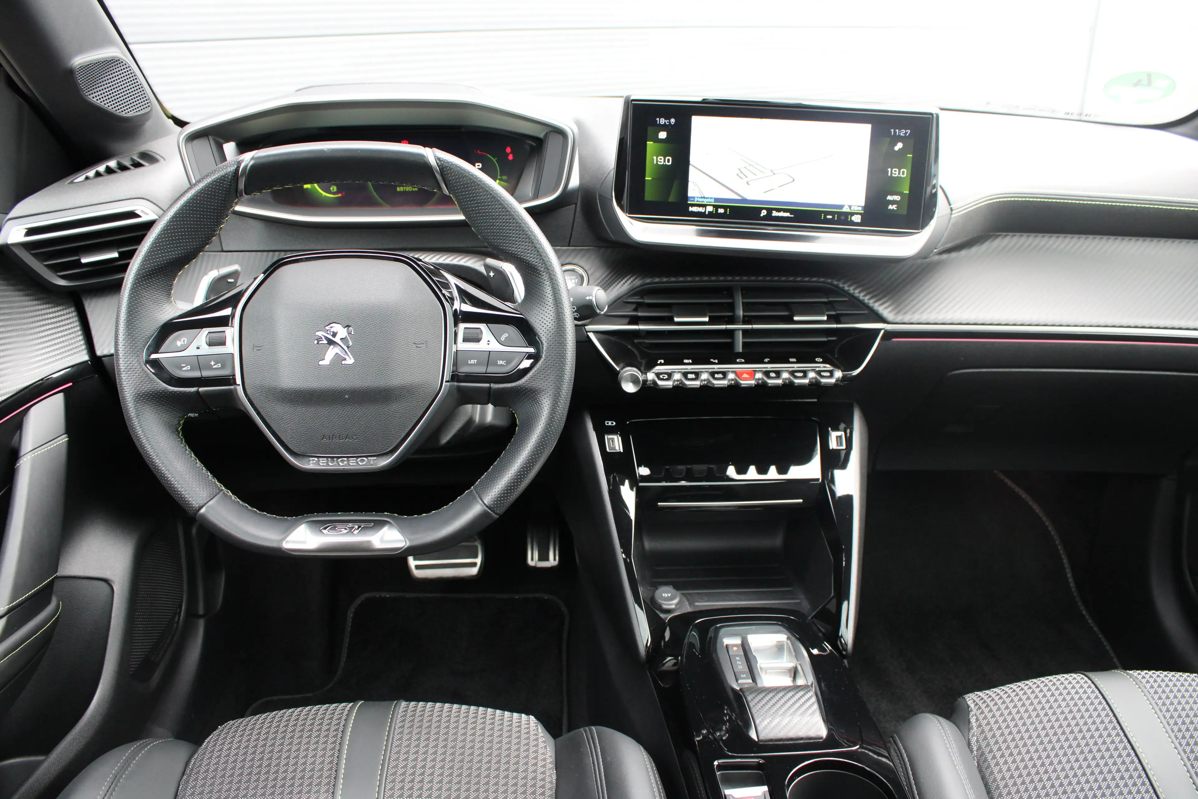 Peugeot 208 1.2 PureTech 130pk EAT8 GT | Automaat | Panoramada — photo 15