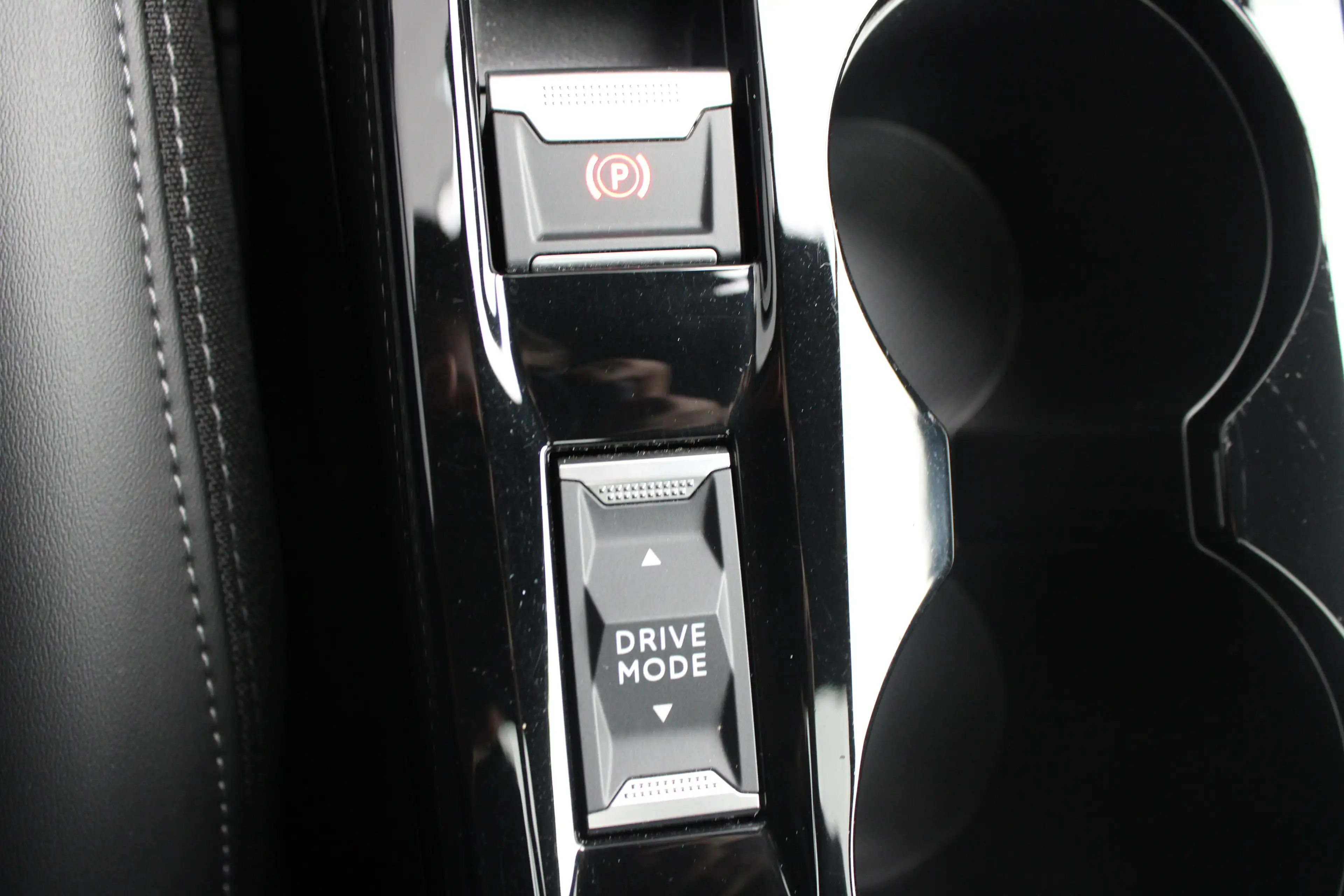 Peugeot 208 1.2 PureTech 130pk EAT8 GT | Automaat | Panoramada — photo 31