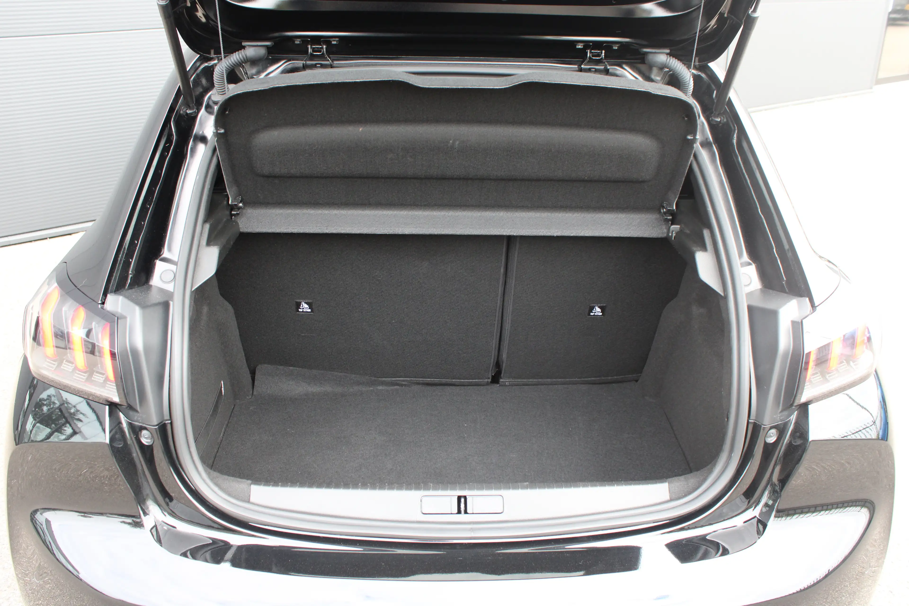 Peugeot 208 1.2 PureTech 130pk EAT8 GT | Automaat | Panoramada — photo 12