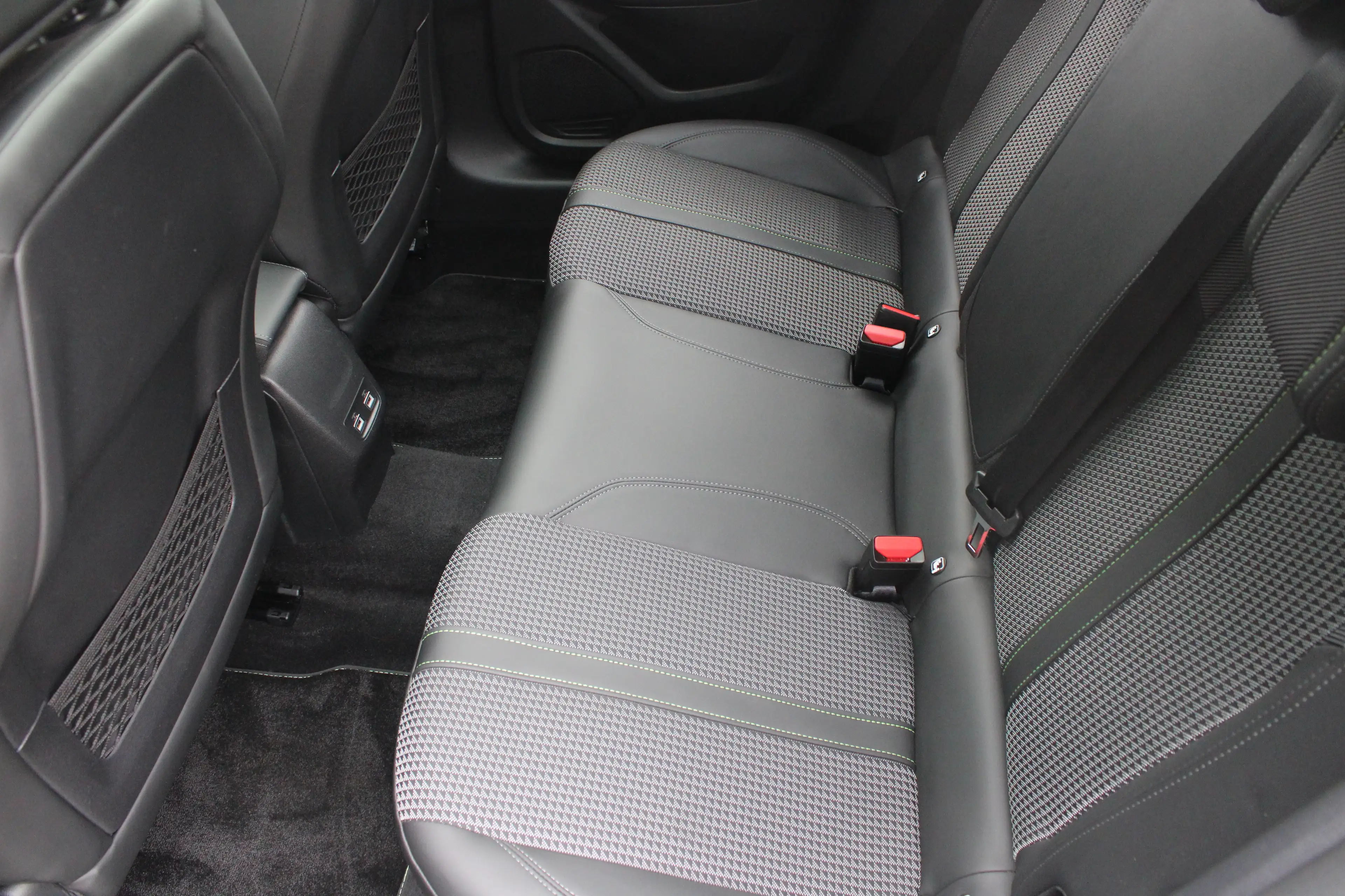 Peugeot 208 1.2 PureTech 130pk EAT8 GT | Automaat | Panoramada — photo 14