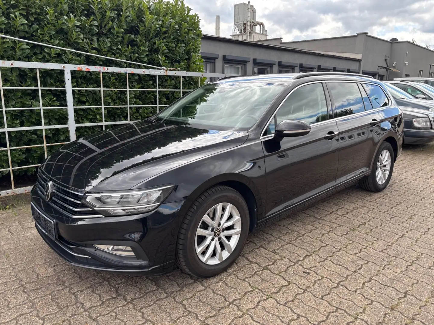 Volkswagen Passat Variant Passat Business DSG ACC AHK LED 8 fach Bereift Noir - 1