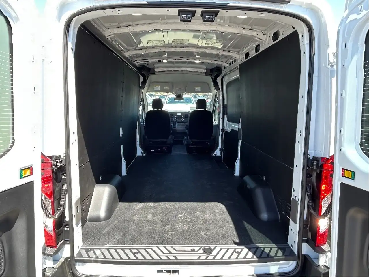 Ford Transit Cargo Van снимка Ford Transit Cargo Van