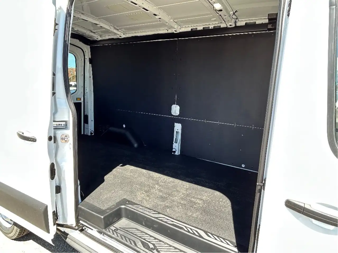 Ford Transit Cargo Van снимка Ford Transit Cargo Van