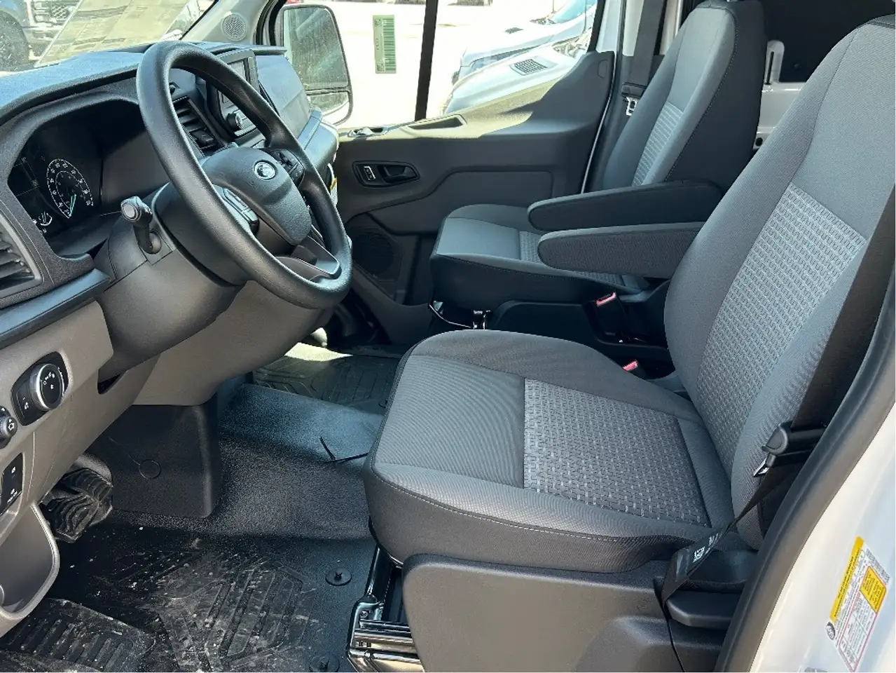 Ford Transit Cargo Van снимка Ford Transit Cargo Van