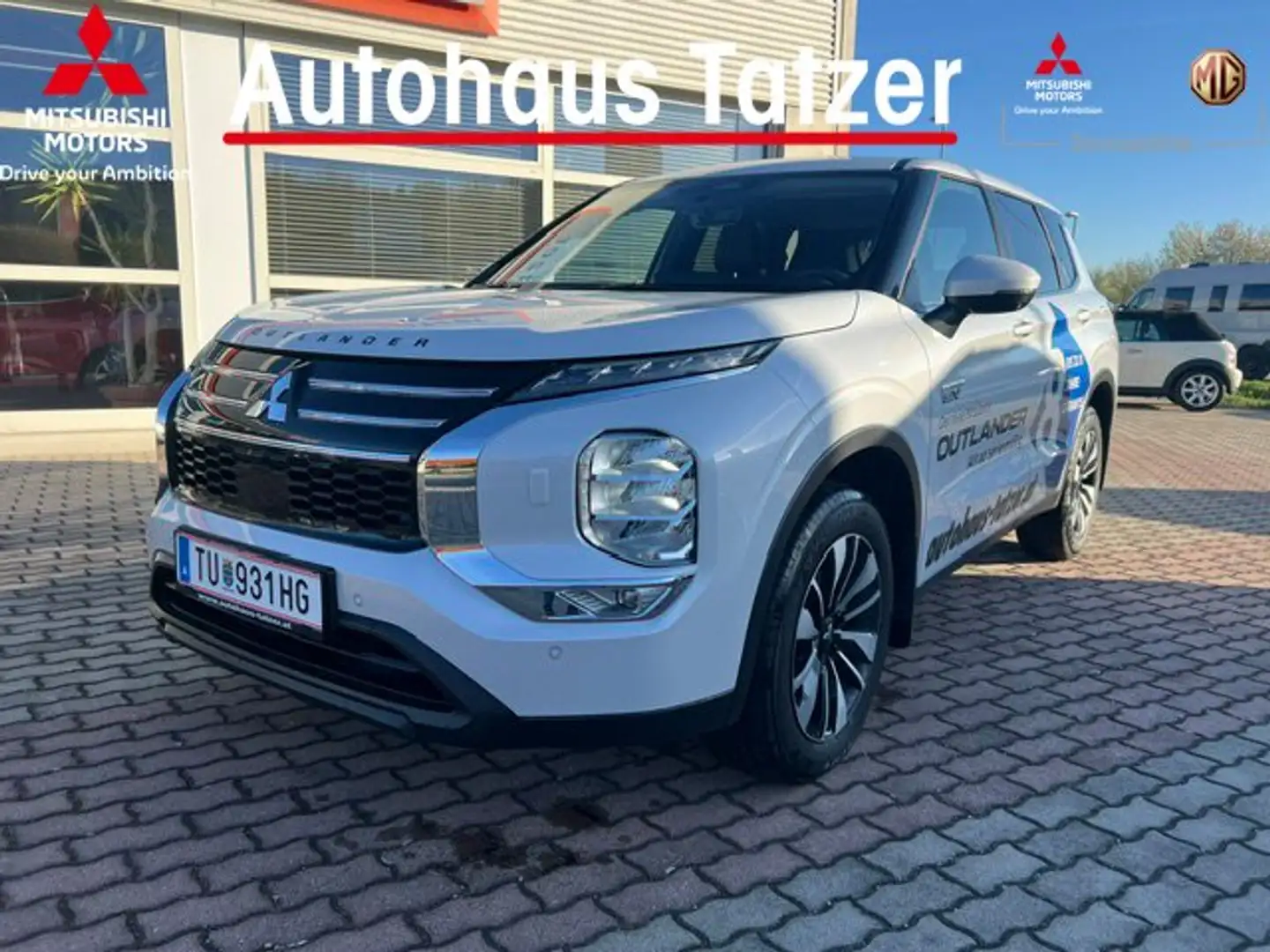 Mitsubishi Outlander 2,4 4WD Invite 220V AT 25 Weiß - 1