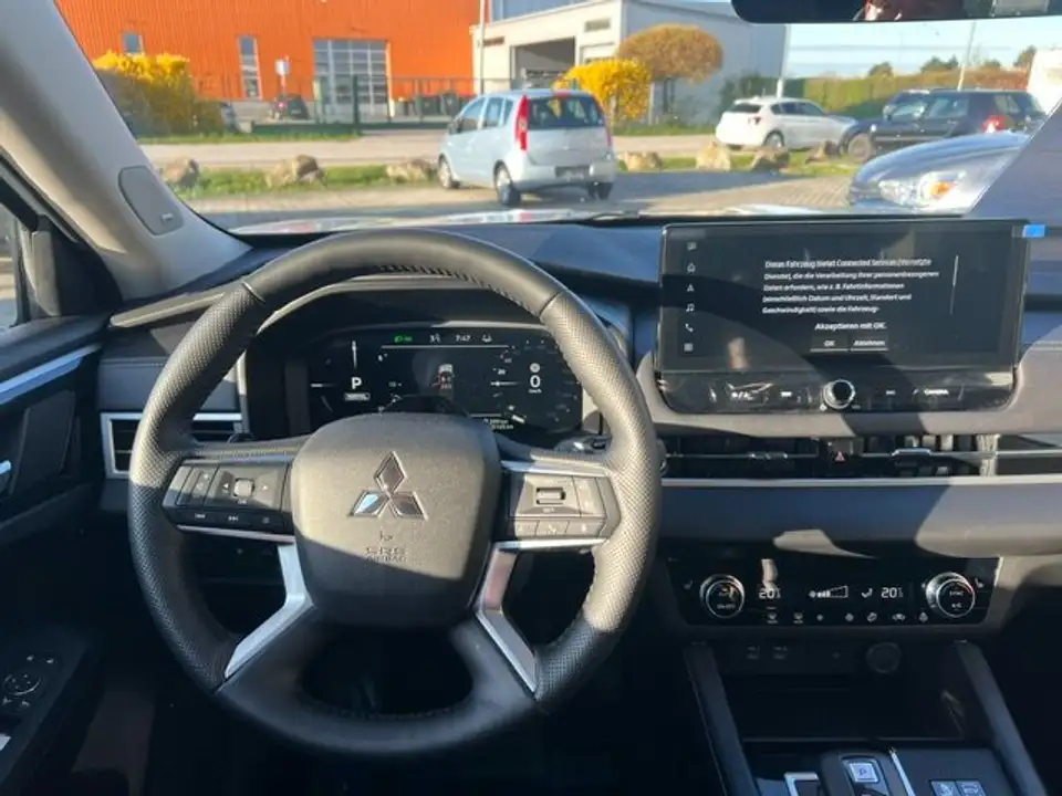 Mitsubishi Outlander 2,4 4WD Invite 220V AT 25 – Bild 8
